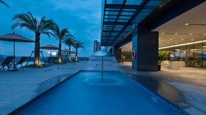 Hồ bơi trong nhà, hồ bơi ngoài trời 