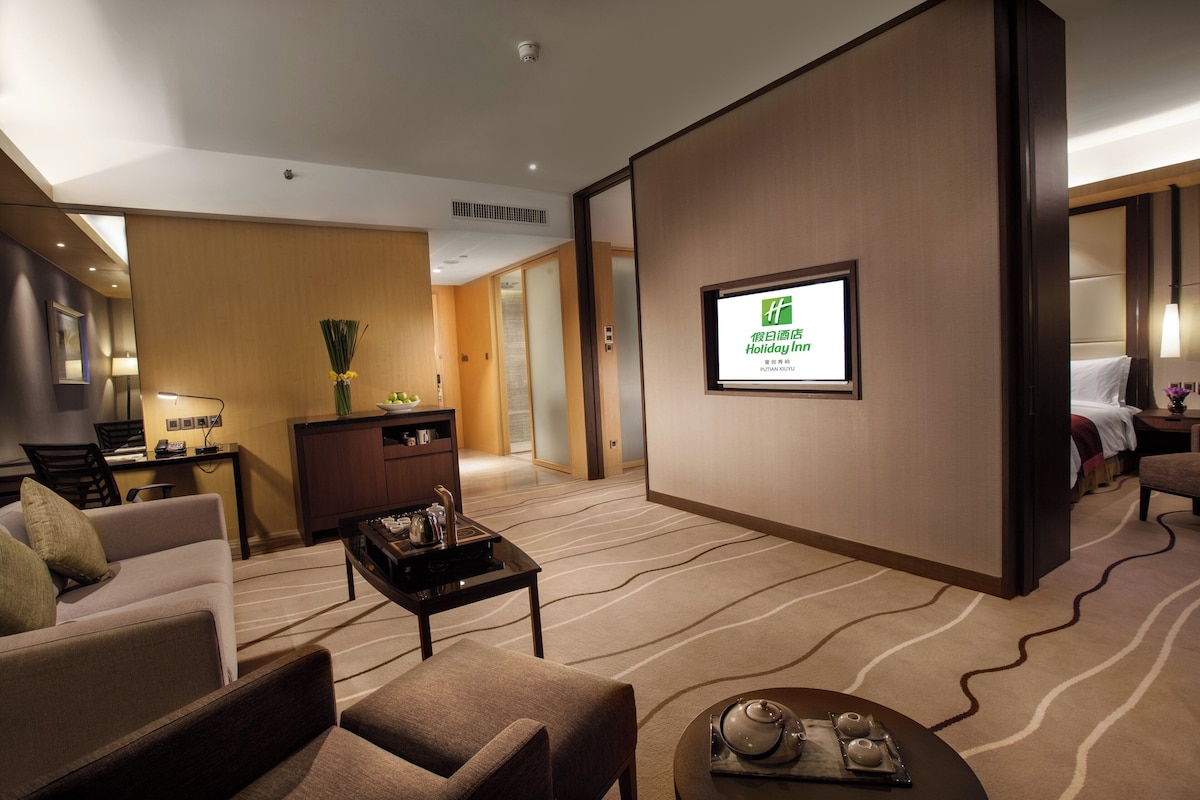 Suite, 1 habitación | Ropa de cama de alta calidad, edredones de plumas, minibar y caja fuerte