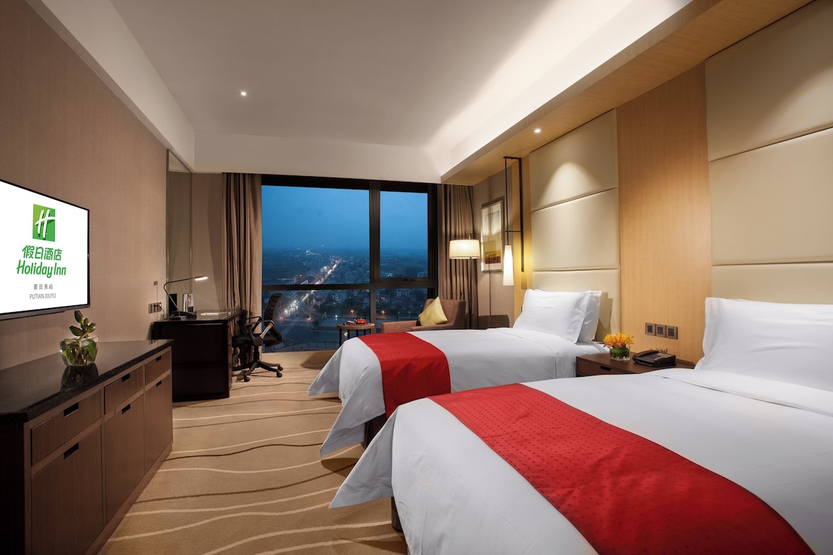 Habitación estándar, 2 camas individuales, Acceso al salón del club (High Floor) | Ropa de cama de alta calidad, edredones de plumas, minibar y caja fuerte