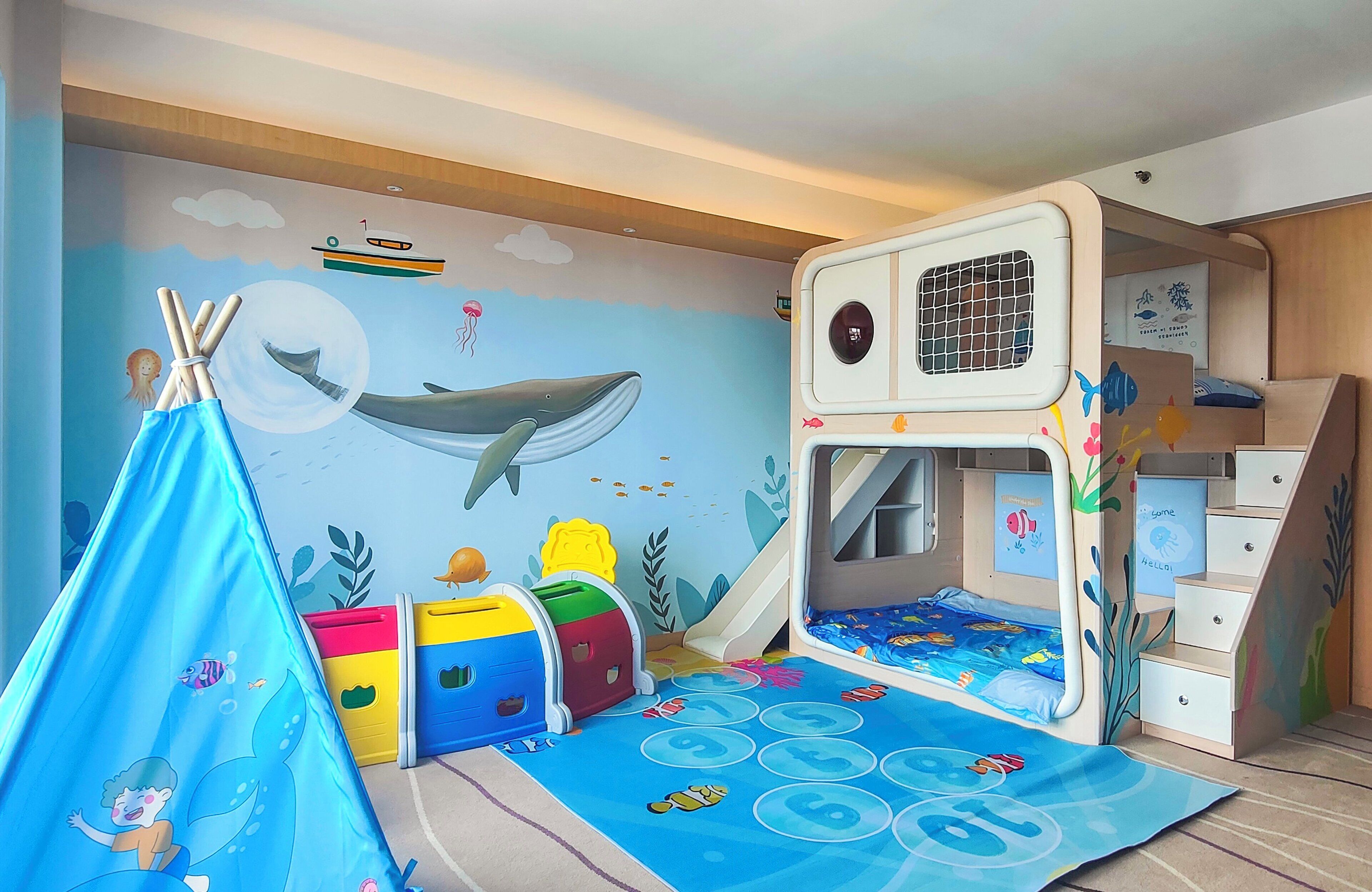 Premium bedding, down duvets, minibar, in-room safe