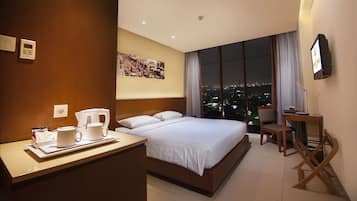 Premium bedding, in-room safe, desk, free WiFi
