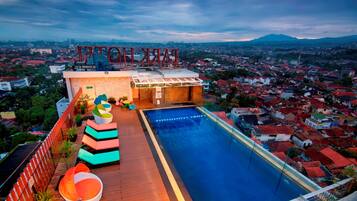 Outdoor pool, pool loungers