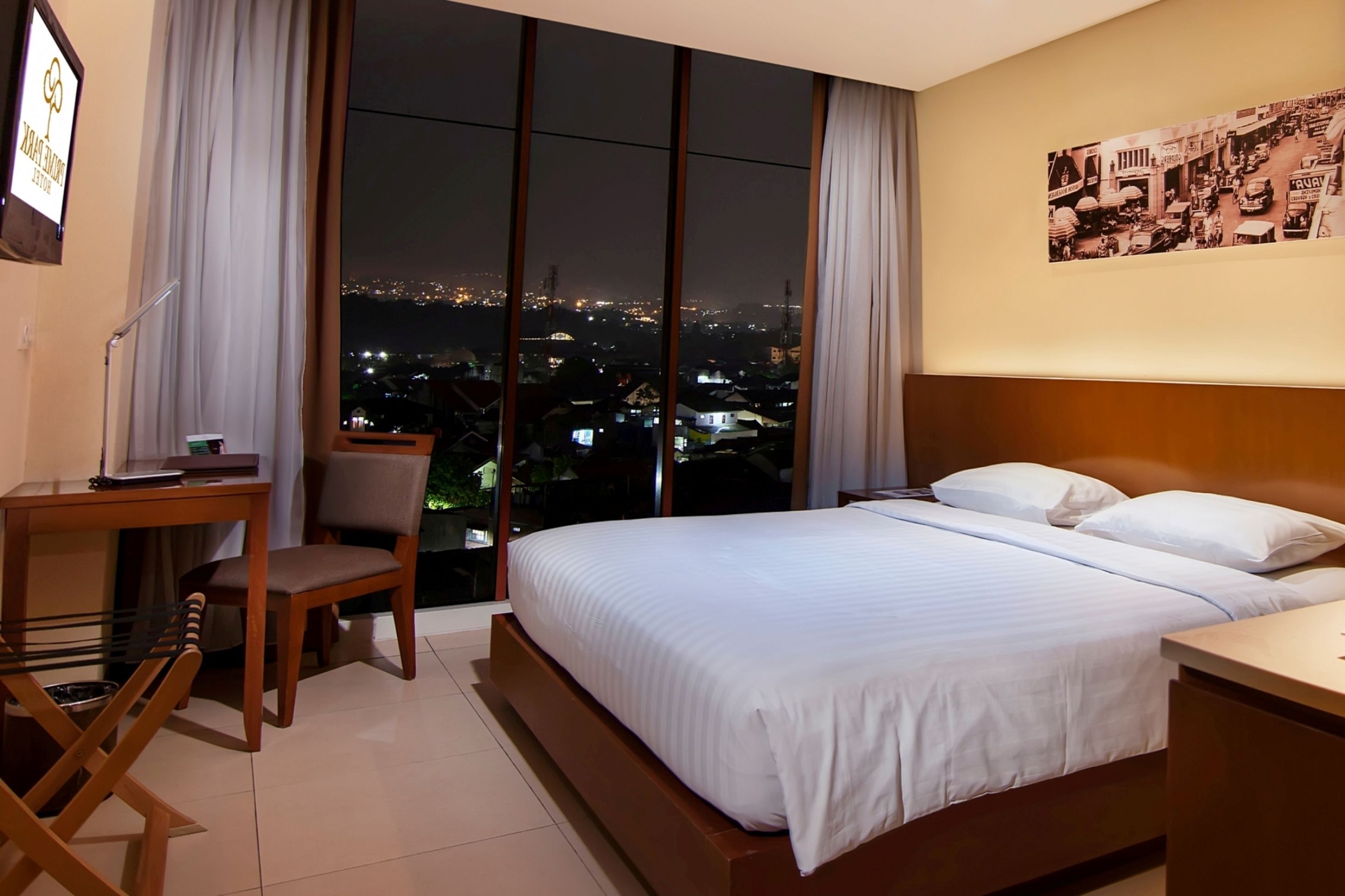 deluxe room | premium bedding, in-room safe, desk, free wifi
