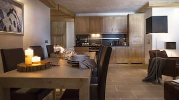 Apartment, 1 Bedroom | Private kitchen | Fridge, microwave, oven, stovetop