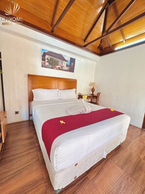 Free WiFi, bed sheets - Chrome Hotel & Resort Solo (Colomadu)