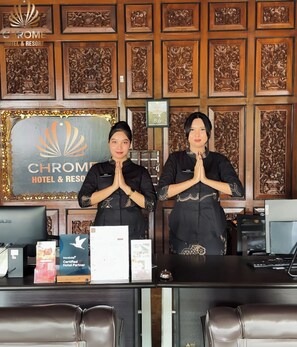 Reception - Chrome Hotel & Resort Solo (Colomadu)