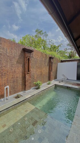 Chrome Hotel & Resort Solo