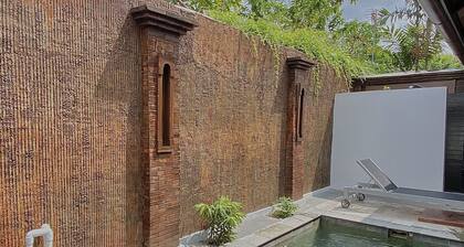 Chrome Hotel & Resort Solo