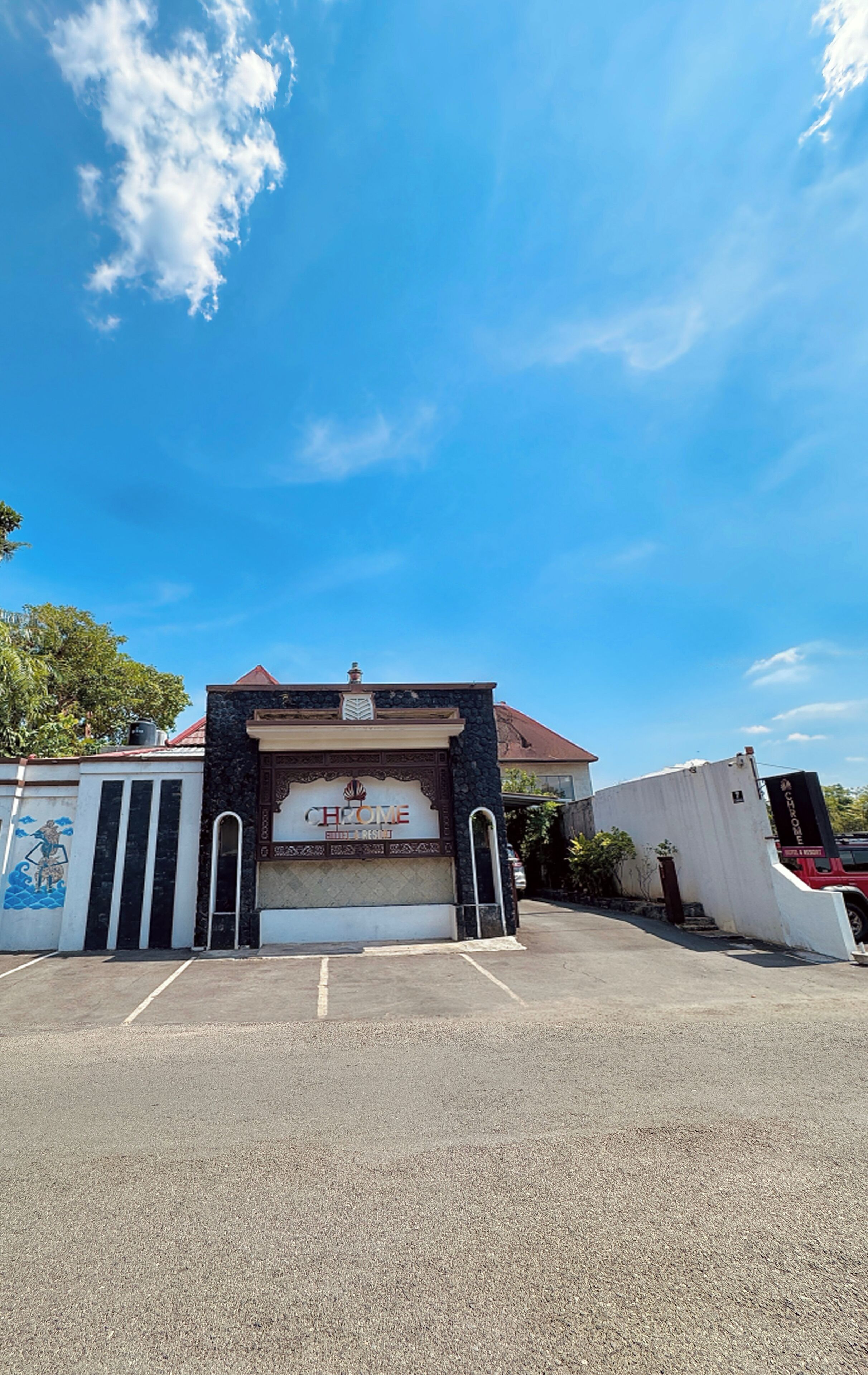 A hotel entrance with a clear sky above.