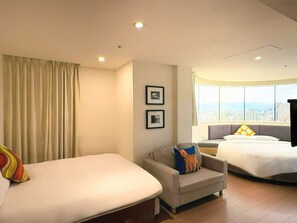 Deluxe Quadruple Room, City View | Desk, iron/ironing board (on request), WiFi (free) - We Meet Taipei Hotel (New Taipei City)