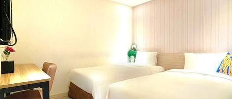 Camera Superior con 2 letti singoli, senza finestre | Una scrivania, ferro/asse da stiro, Wi-Fi gratuito