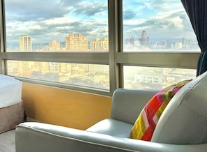 River View Twin Room | Desk, iron/ironing board, free WiFi