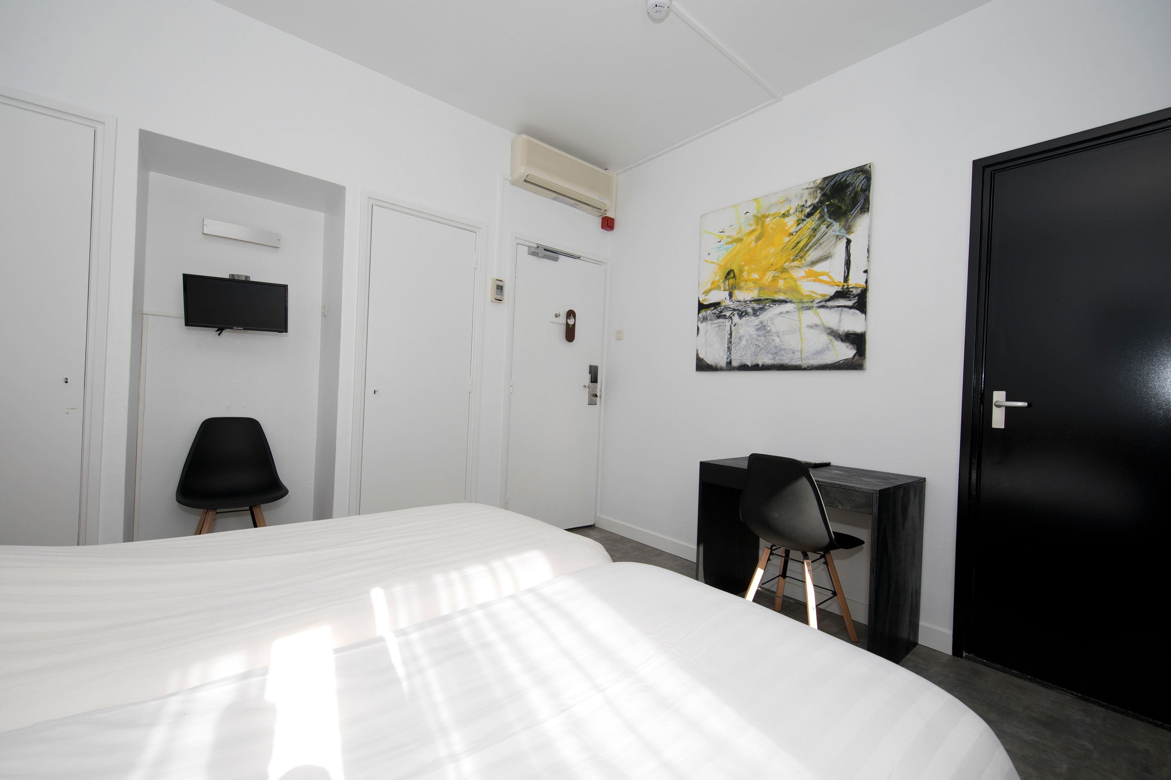 Quarto casal luxo, 2 camas de solteiro | Escrivaninha, ferros/tábuas de passar roupa, Wi-Fi de cortesia