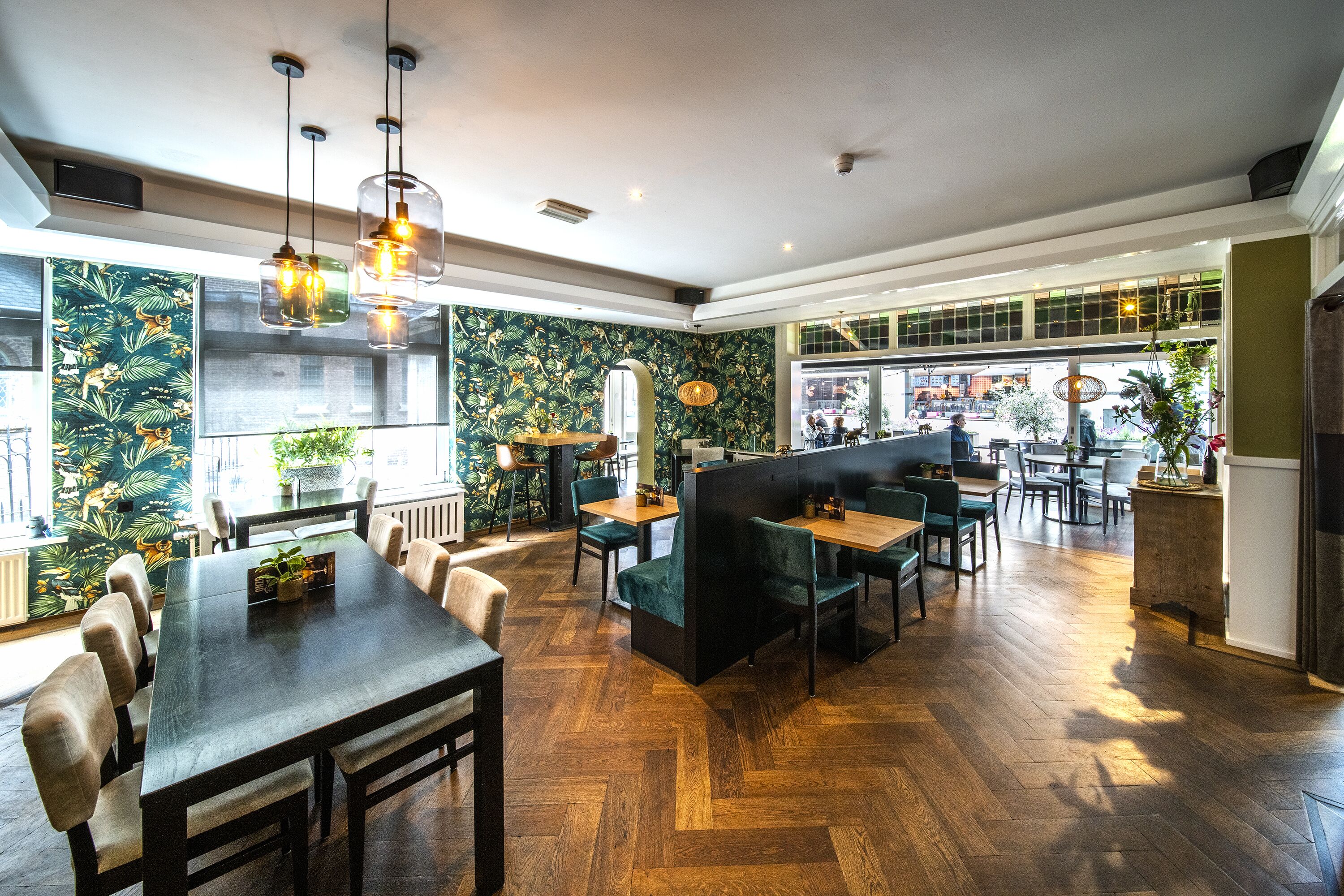 Breakfast, lunch and dinner served