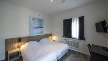 Deluxe tweepersoonskamer | Een bureau, een strijkplank/strijkijzer, gratis wifi