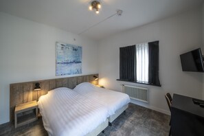 Deluxe Double Room | Desk, iron/ironing board, free WiFi - Hotel St. Lambert (Helmond)