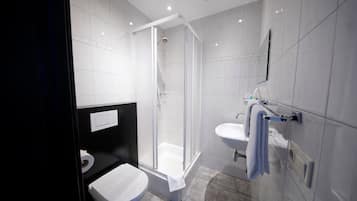 Single Room, 1 Single Bed | Bathroom | Towels