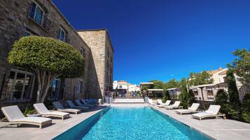 Seasonal outdoor pool