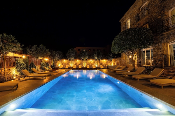 Piscine extérieure en saison