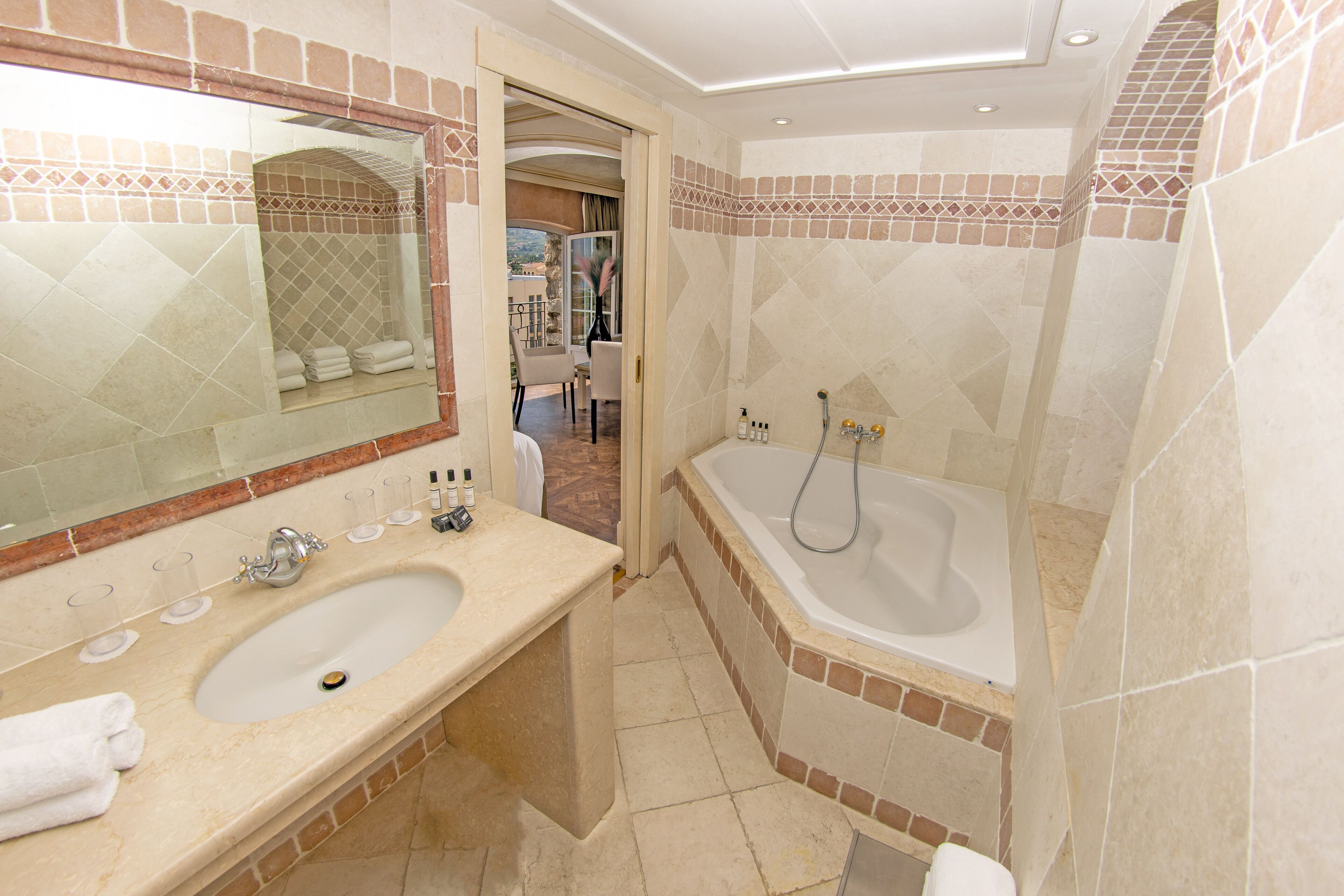 suite abbaye | 1 bedroom, premium bedding, minibar, in-room safe