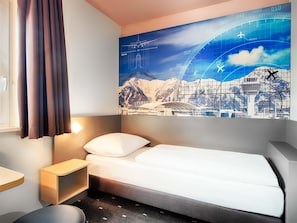 Escritorio, insonorización, wifi gratis y ropa de cama