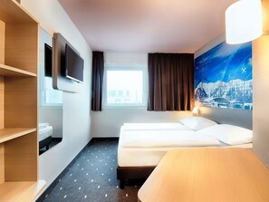 Escritorio, sistema de insonorización, wifi gratis y ropa de cama 