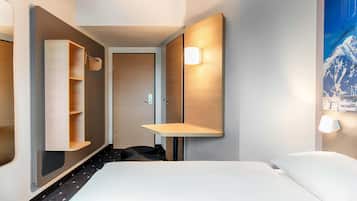Twin Room | Desk, soundproofing, free WiFi, bed sheets