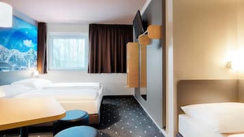 Triple Room | Desk, soundproofing, free WiFi, bed sheets