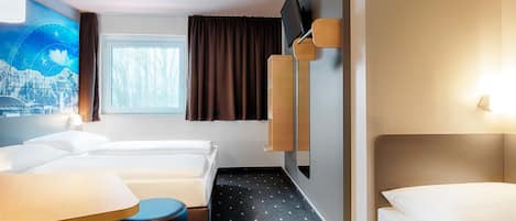 Triple Room | Desk, soundproofing, free WiFi, bed sheets