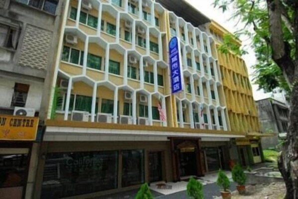 A multi-story hotel with a distinctive geometric facade, large windows, and a prominent blue sign indicating the name. - Hotel City Star (Sandakan)