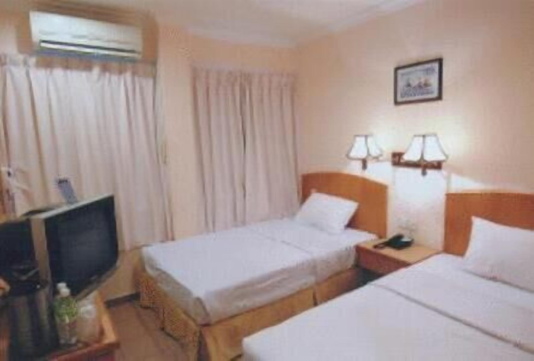 desk, iron/ironing board, free wifi