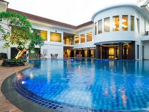 Outdoor pool - Rattan Inn Banjarmasin (Banjarmasin)