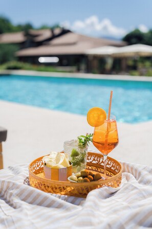 Outdoor pool, open 7:00 AM to 8:30 PM, pool umbrellas, sun loungers - Relais Rossar (Costermano sul Garda)