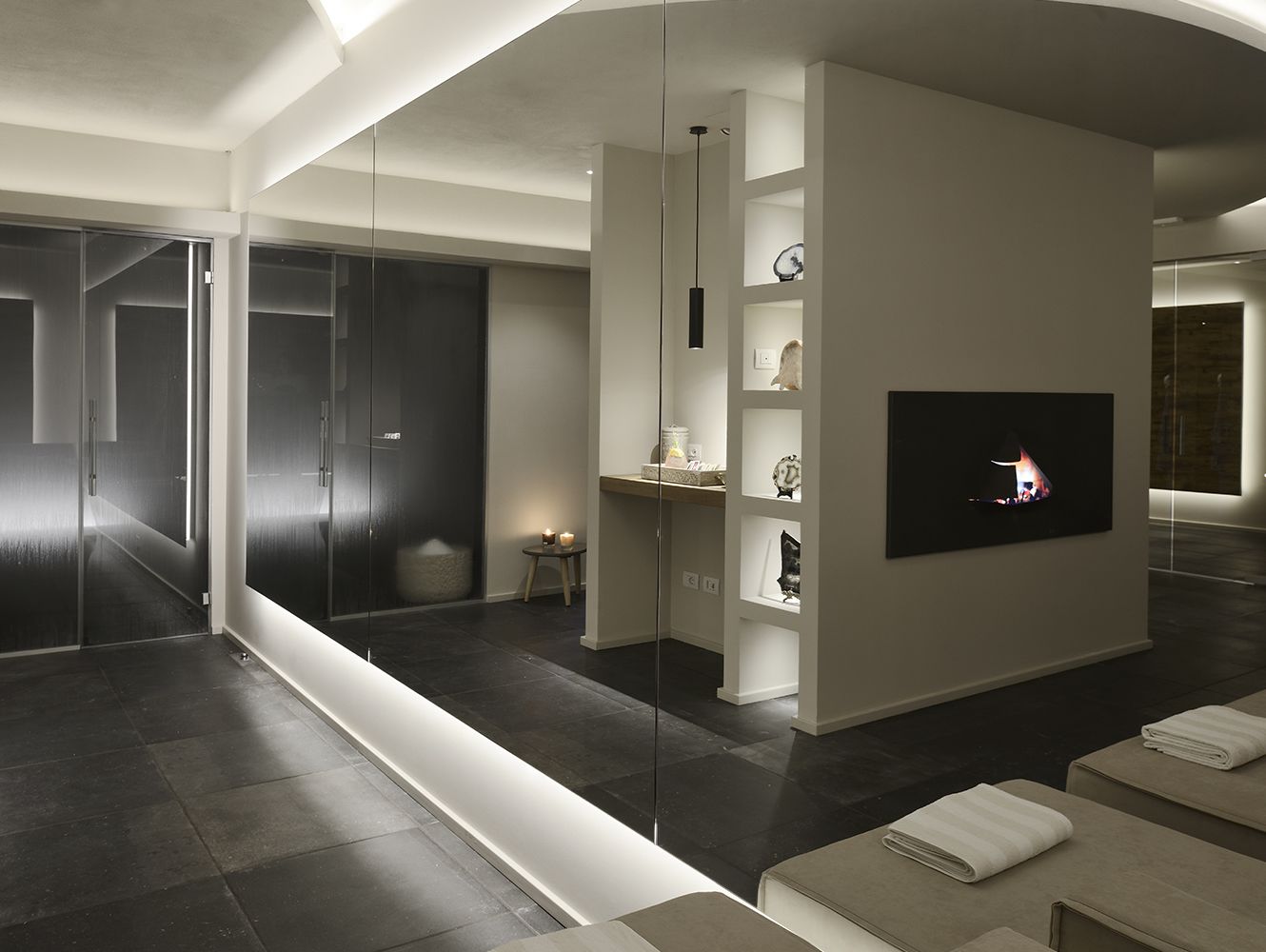 Couples treatment rooms, sauna, steam room, massages