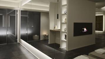 Couples treatment rooms, sauna, steam room, massages