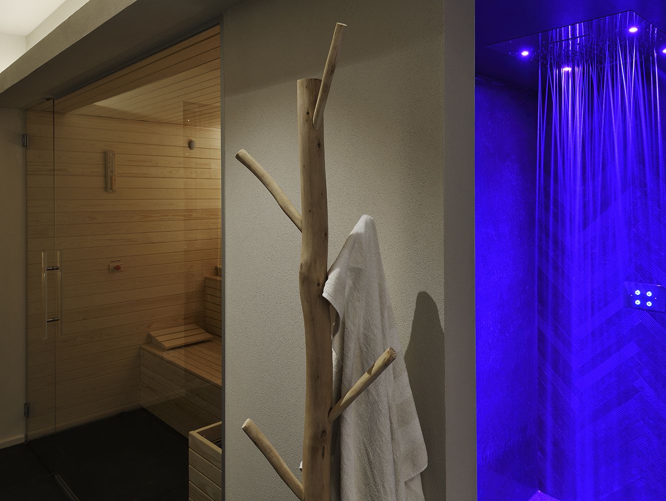 Parihoitohuone(ita), sauna, höyrysauna, hierontapalveluita