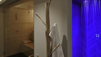 Parihoitohuone(ita), sauna, höyrysauna, hierontapalveluita