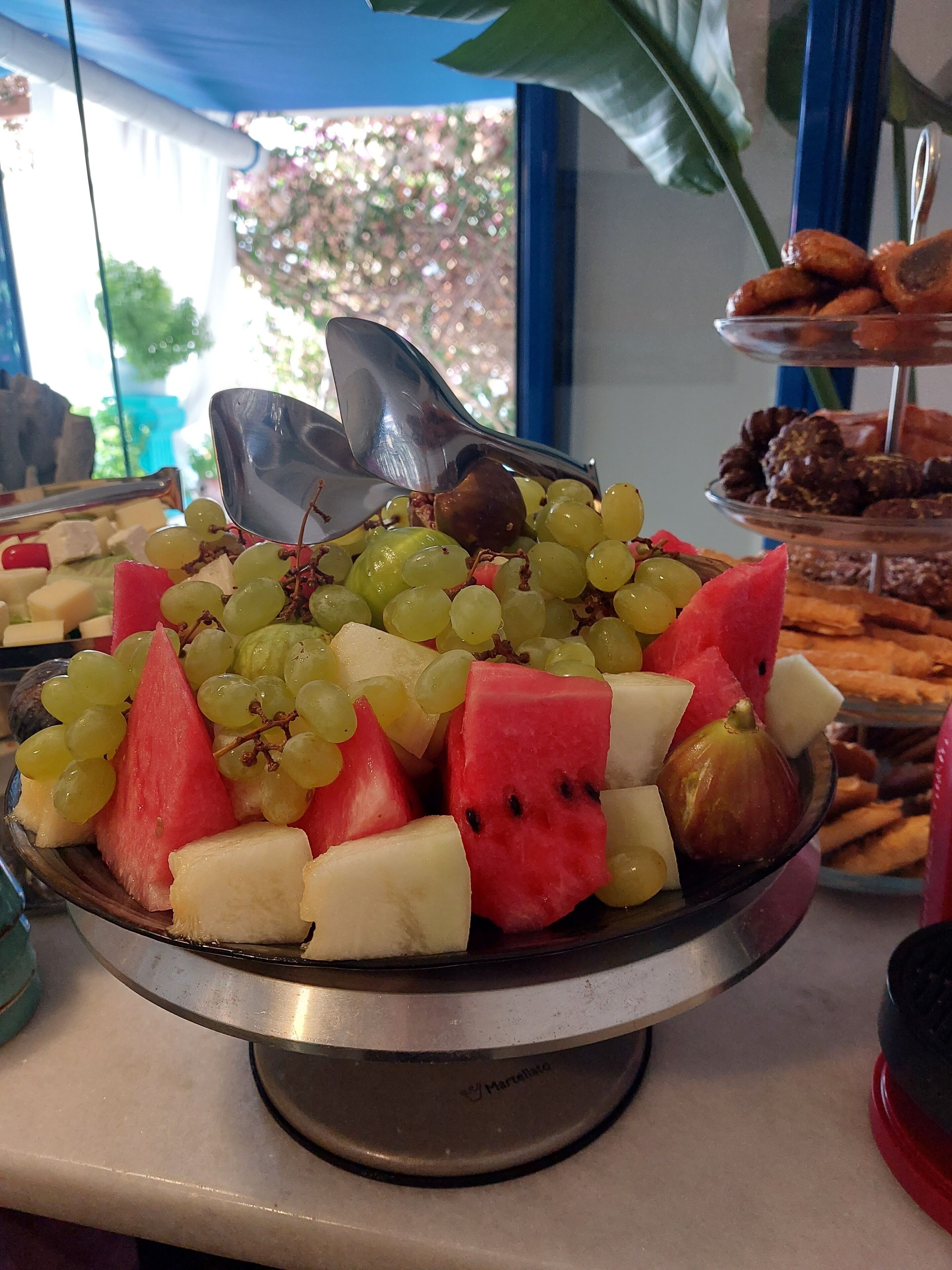 daily buffet breakfast for a fee