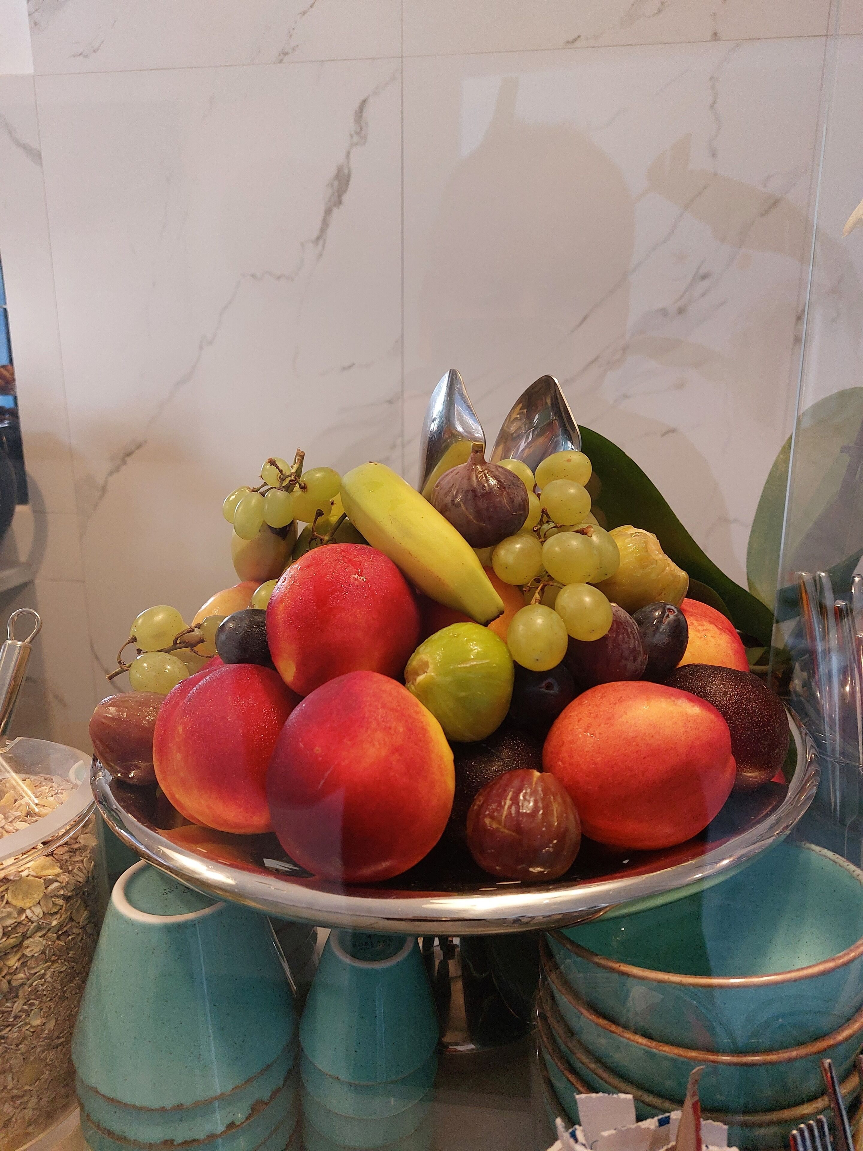 daily buffet breakfast for a fee