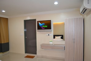 32-inch LED TV with digital channels, Netflix, streaming services - Safari Hotel (Ampang)