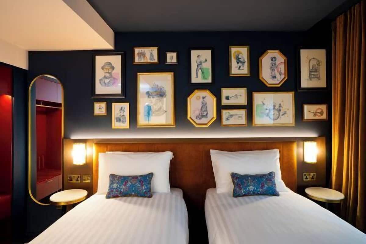 Hypo-allergenic bedding, down duvets, iron/ironing board, free WiFi
