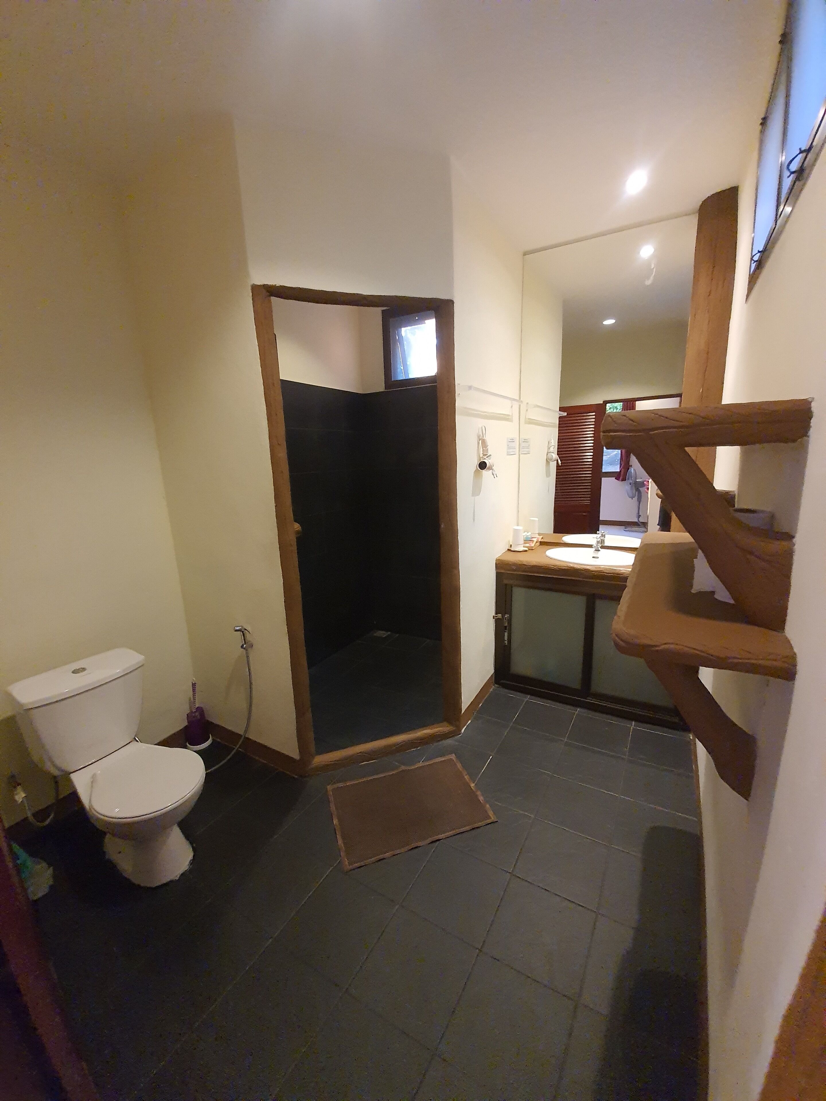 big studio apartment | free wifi, bed sheets