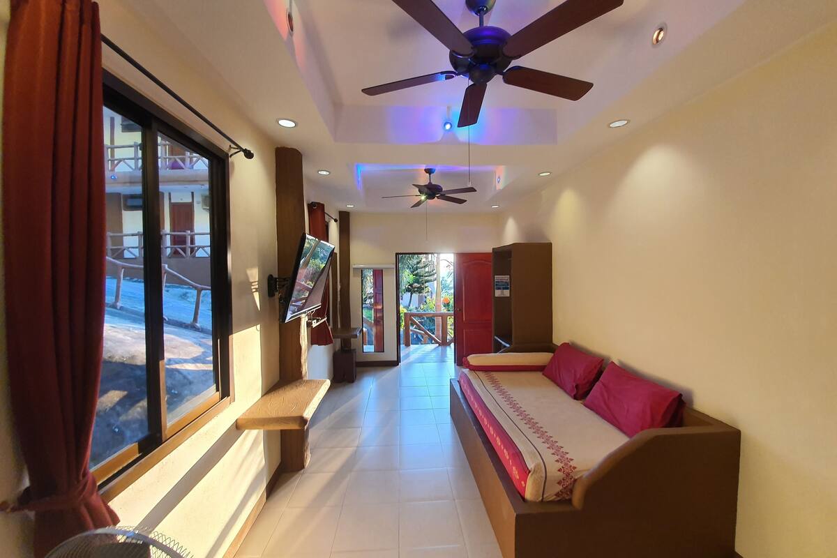big studio apartment | free wifi, bed sheets