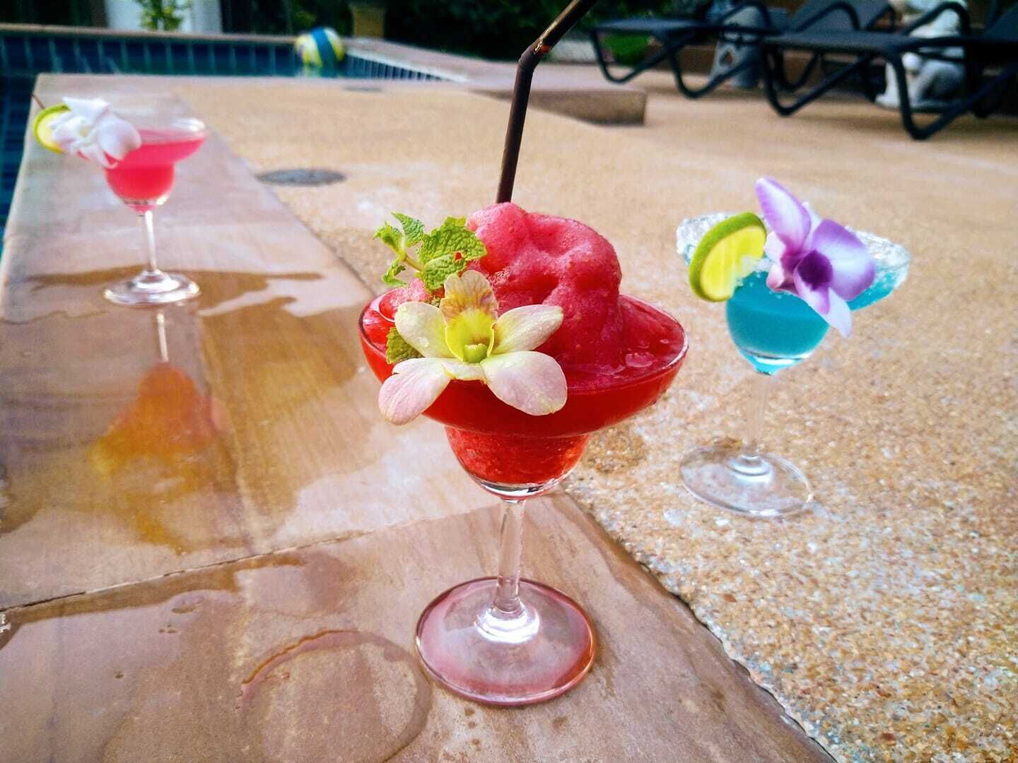 poolside bar