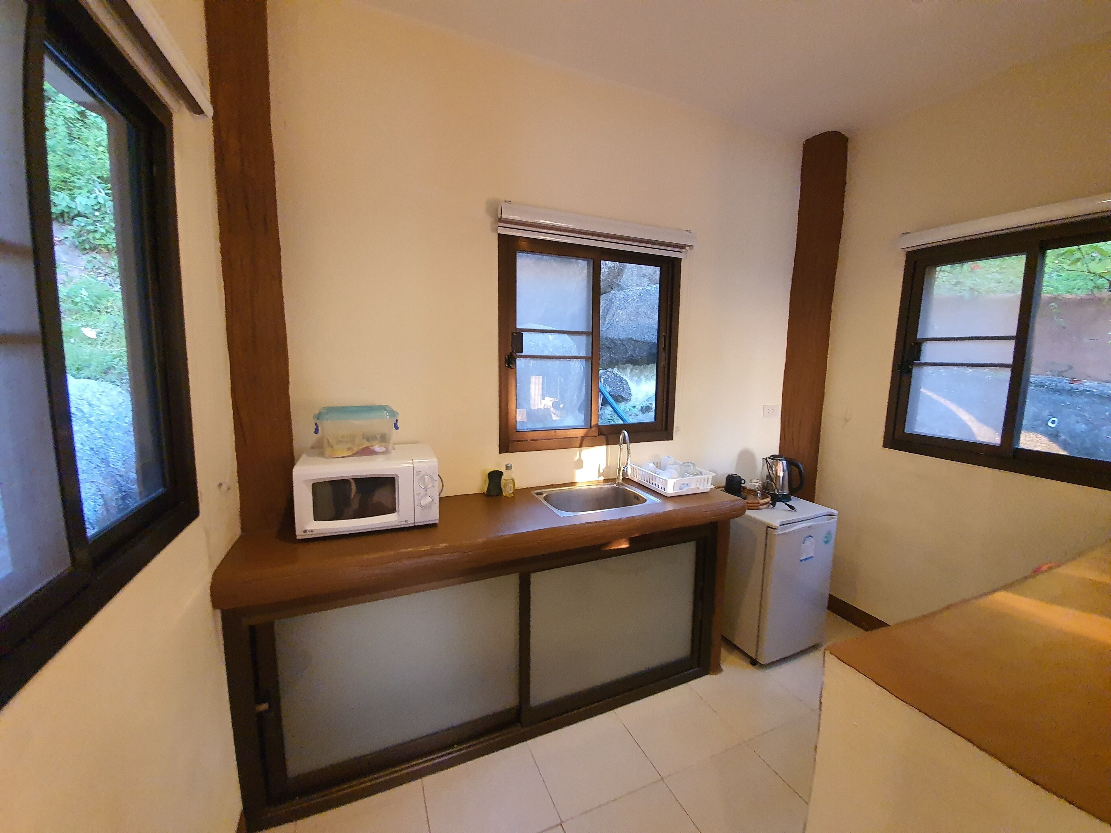 big studio apartment | bathroom | shower, free toiletries, hair dryer, towels