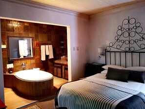 Luxury Studio, 1 Queen Bed - Cranberry Cottage (Mantsopa)