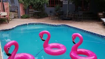 2 Außenpools, Liegestühle