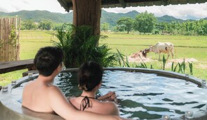 Outdoor spa tub - Puripai Villa Wellness & Retreat (Pai)