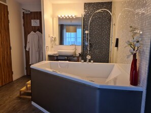 Honeymoon-Doppelzimmer | Badezimmer