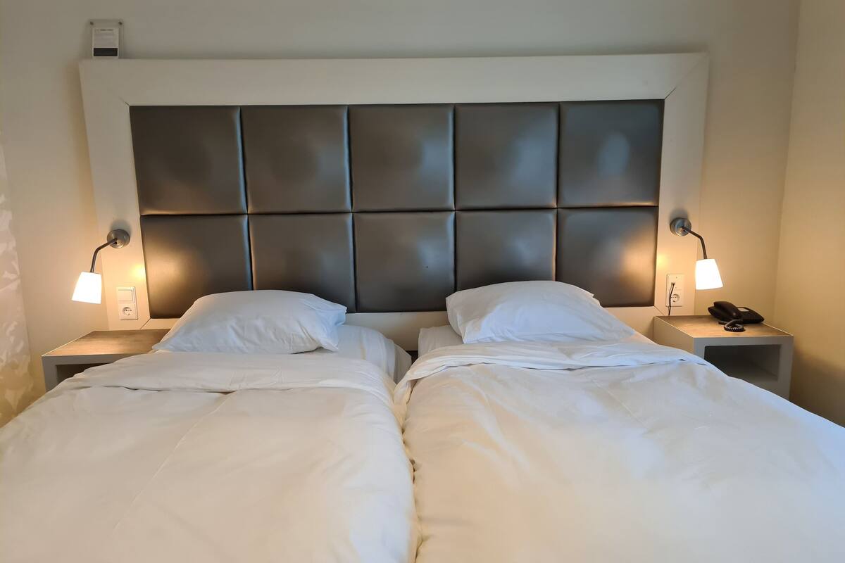 Premium bedding, in-room safe, desk, laptop workspace